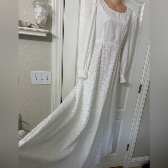 VTG 70s Handmade White Lace “Gunne” Style Prairie Cottage Maxi Wedding Dress, S - Picture 6 of 16